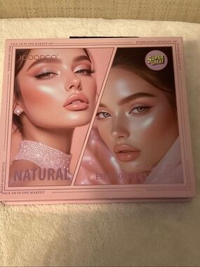 Natural Pink Eyeshadow Palette — Soft Pink Shades